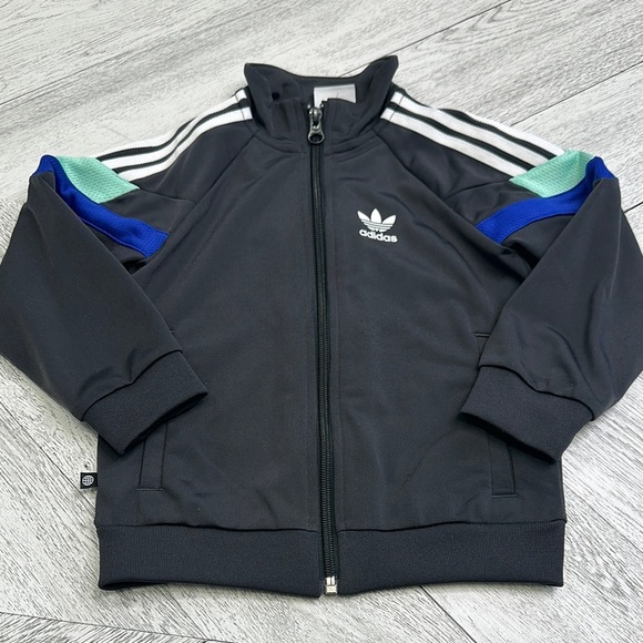 Adidas Kids Tracksuit and T-Shirt Set. - Picture 5 of 9